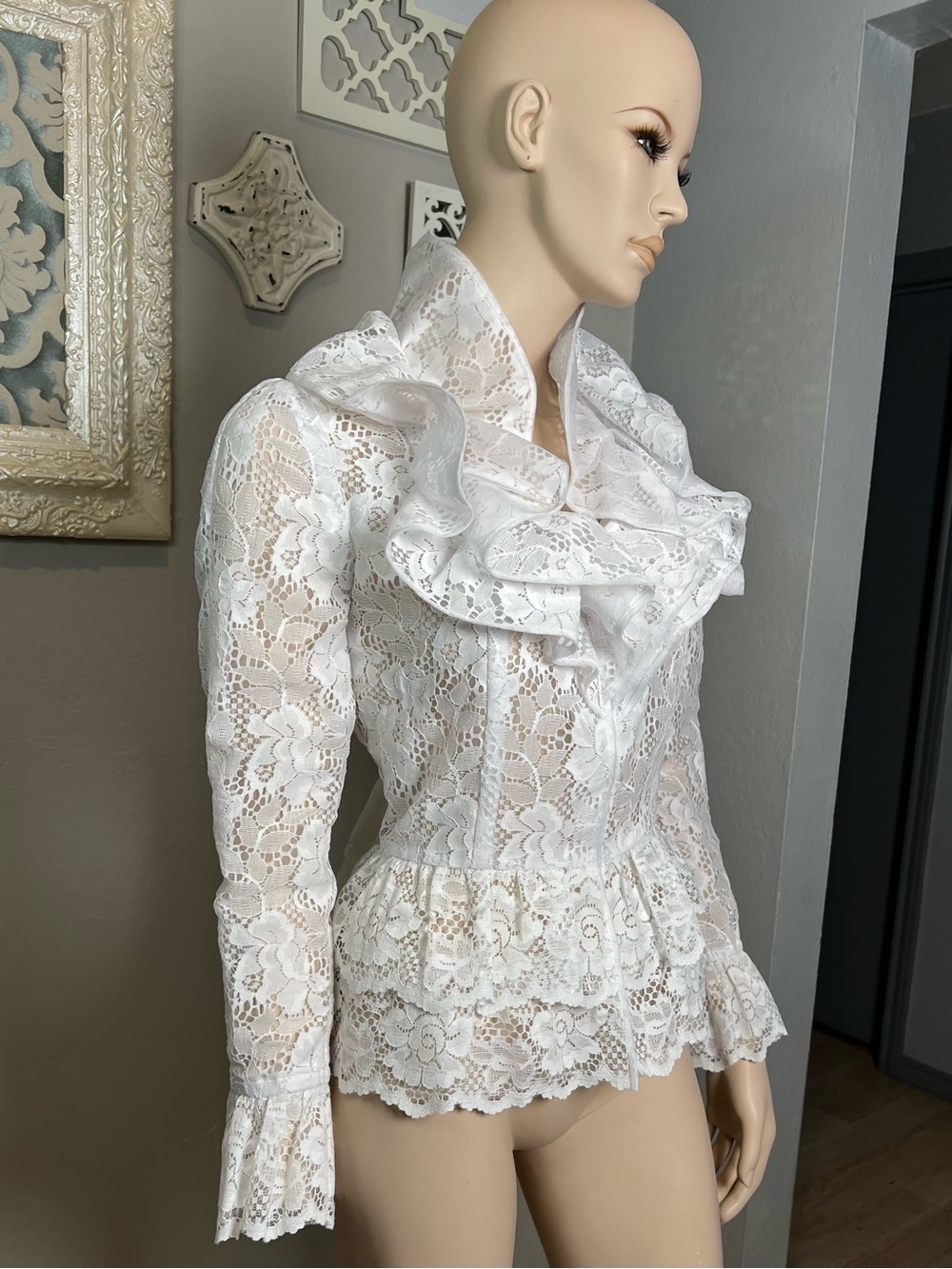 White Lace Ruffle Front Women's Top 100% silk - Picture 8 of 12